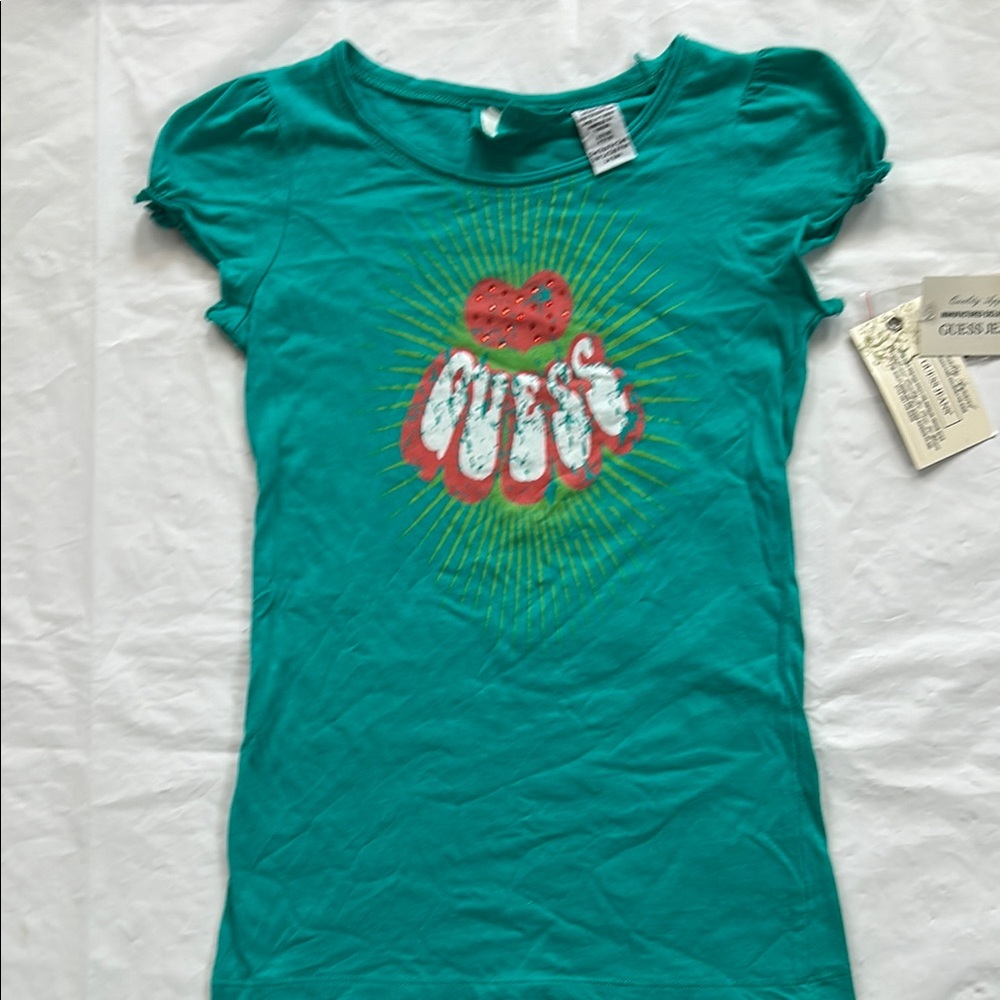 Guess Green Fitted Short Sleeve Tee with Festive Design